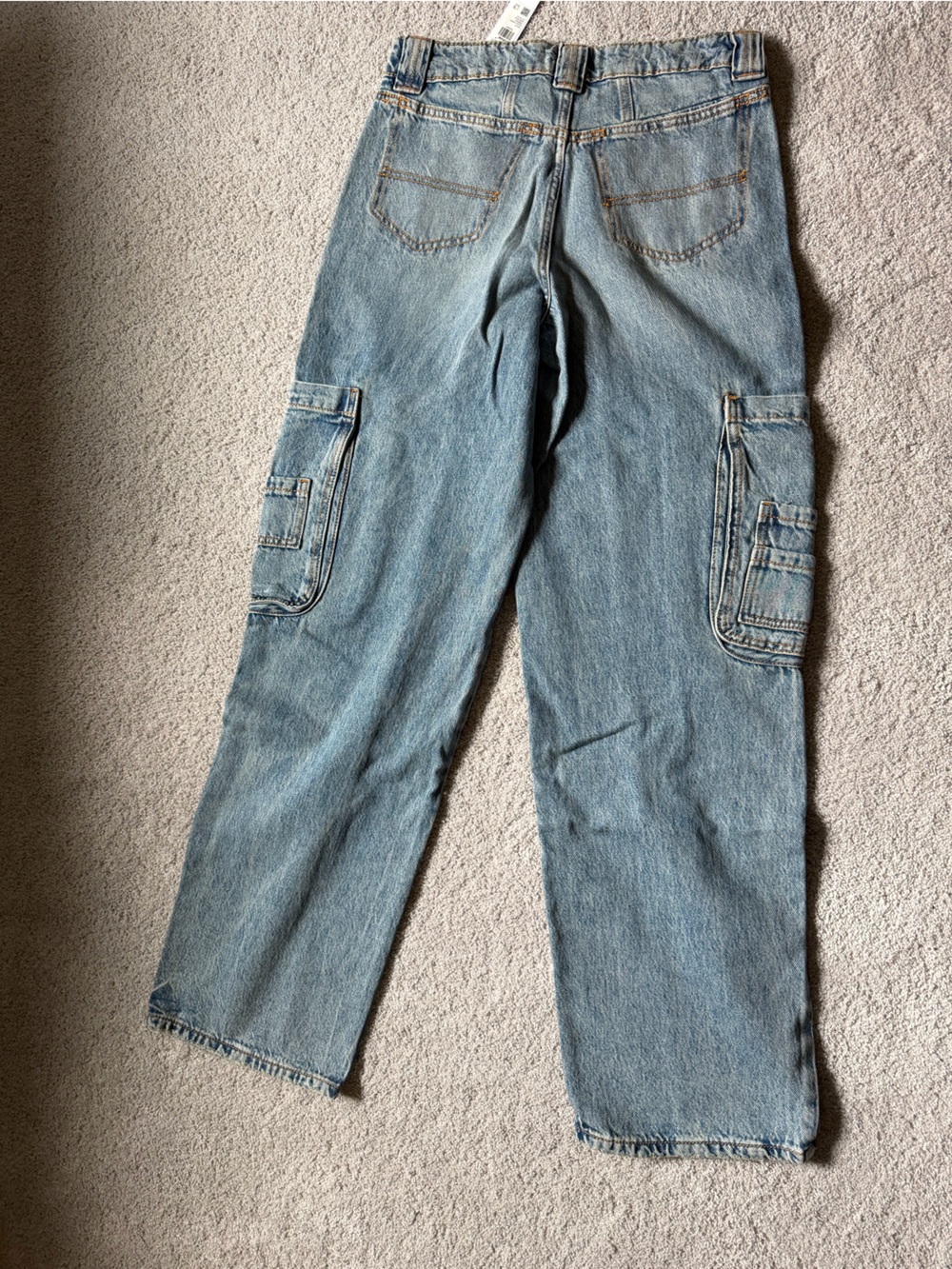 Women’s Light Wash Relaxed Jeans - Picture 4 of 5